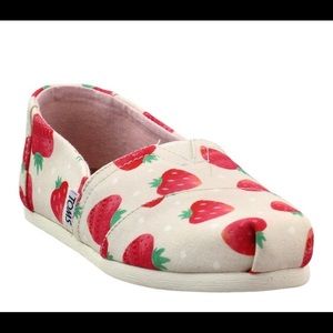 Strawberry print TOMS